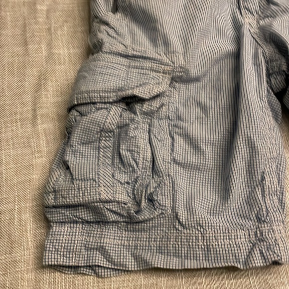 GapKids size 7 boys cargo shorts in a preppie print! - Picture 3 of 7